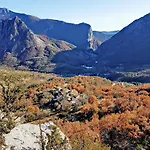 Des Pierres, Cadre Magnifique Au Coeur Du Verdon カステラーヌ